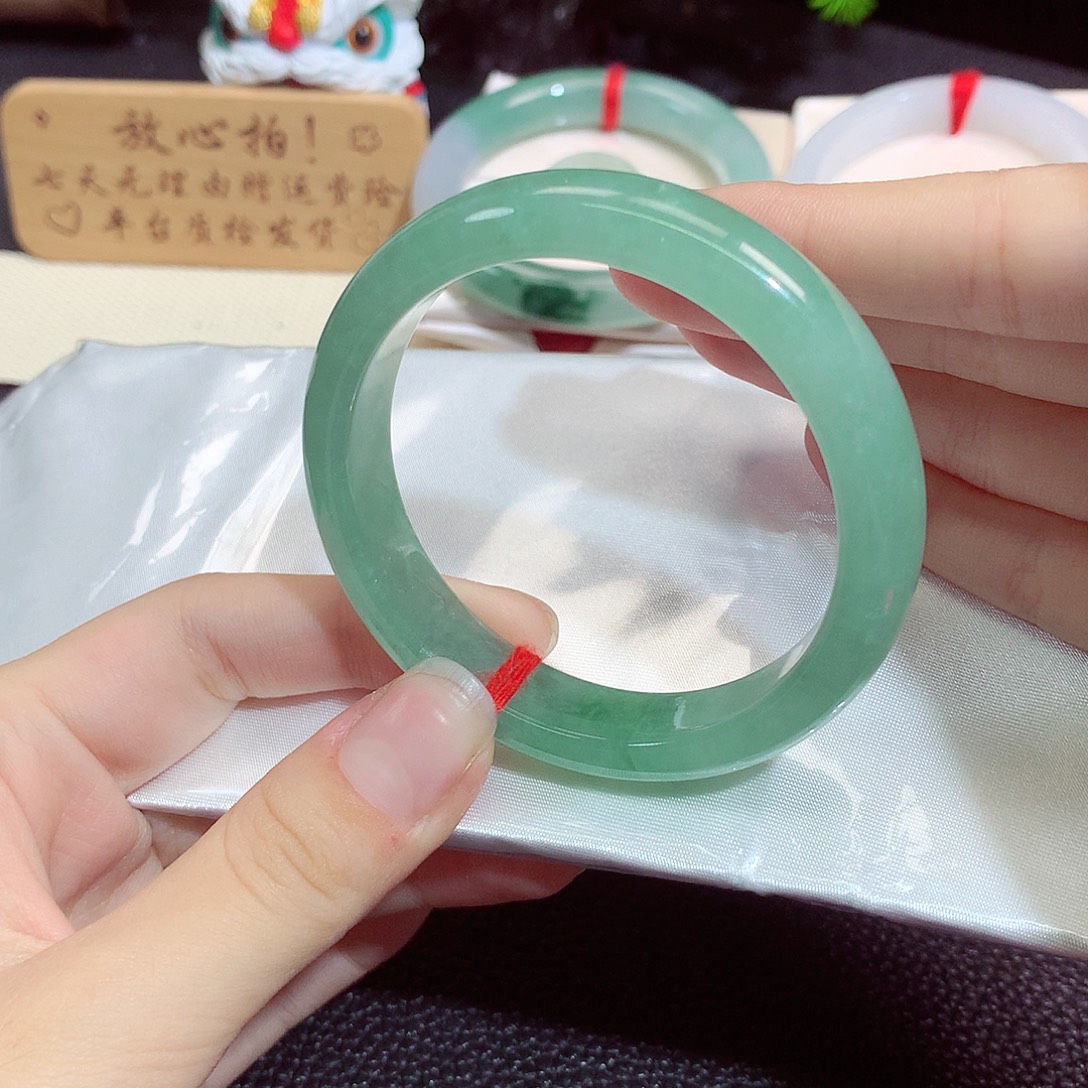 翡翠未镶嵌手镯555