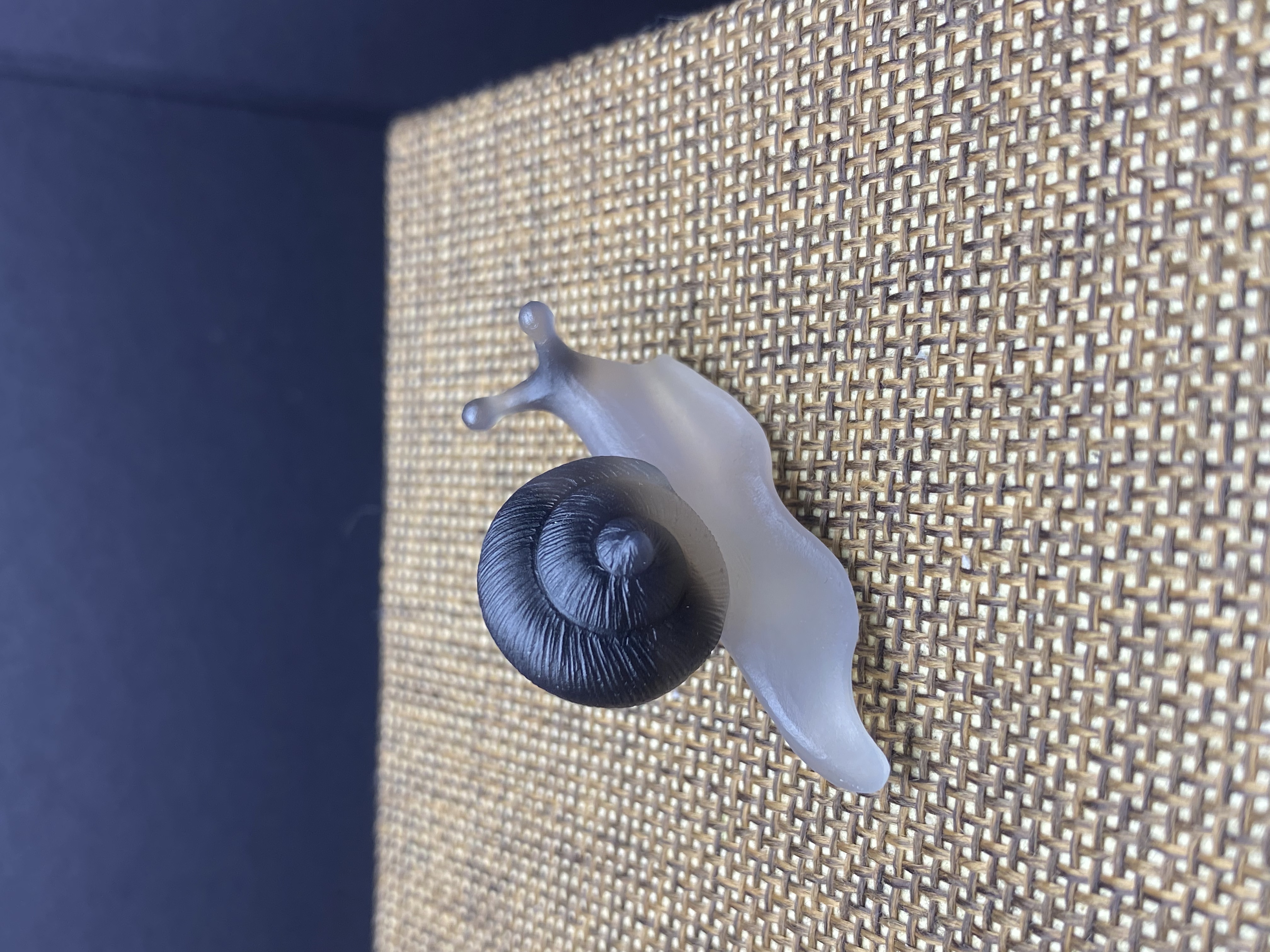 玛瑙蜗牛茶宠摆件黑白一体俏雕玛瑙雕刻件送礼手工艺收藏品礼物