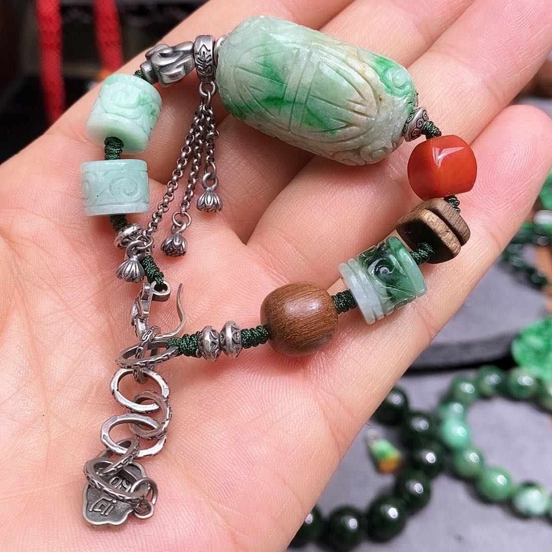 未镶嵌手链翡翠漂亮美眉