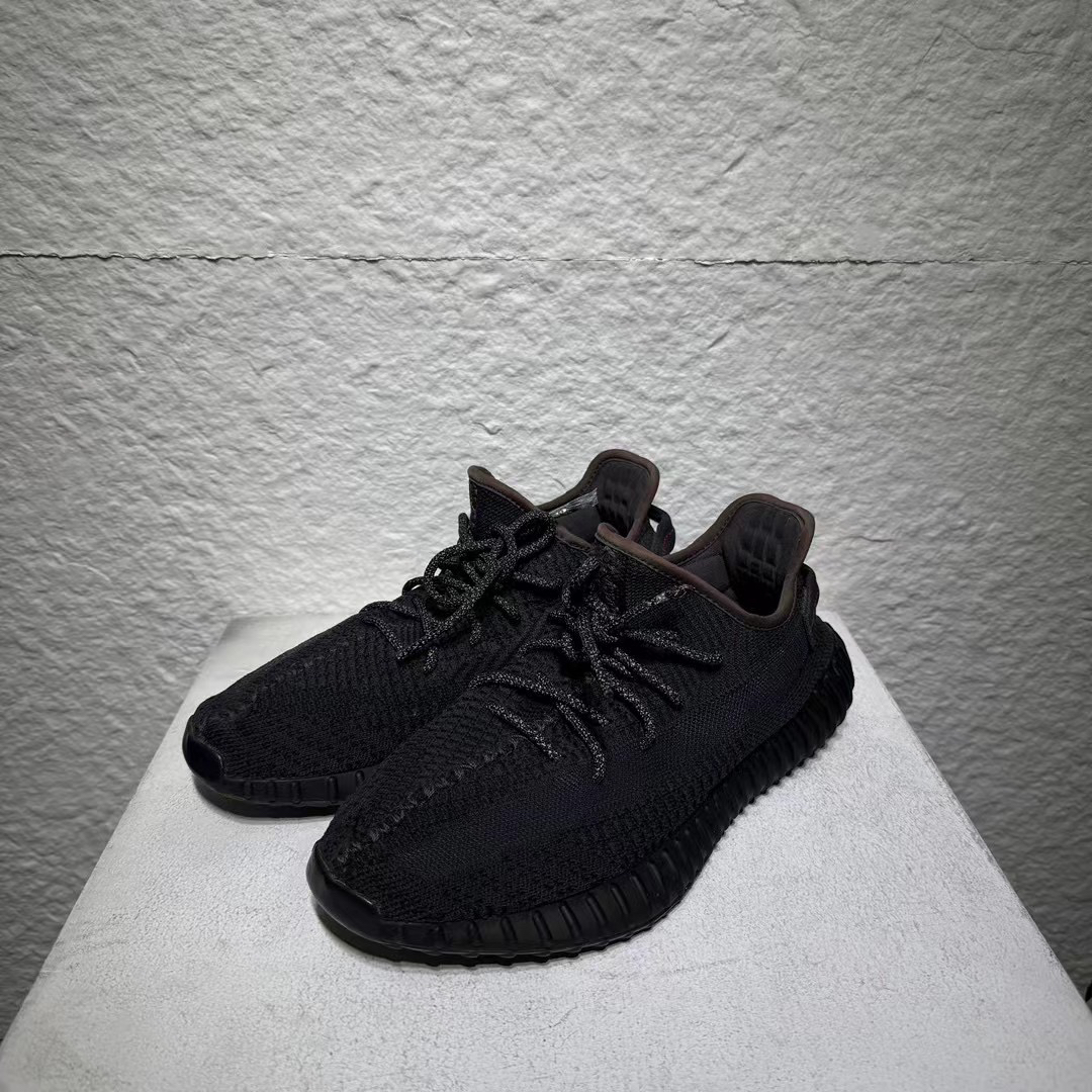 95新 adidas/阿迪达斯 45码  95新  Yeezy350黑天使 运动鞋