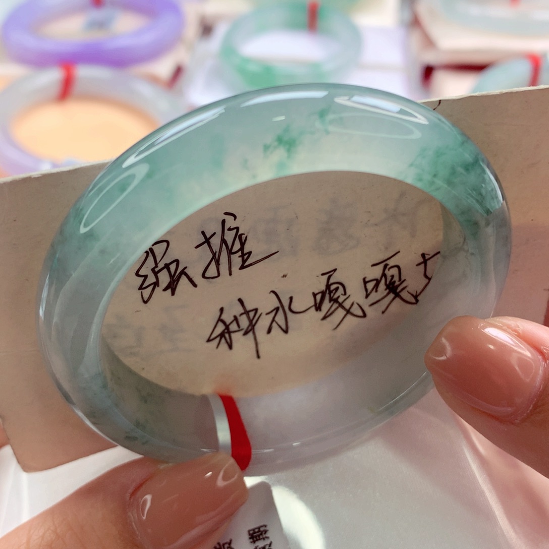 翡翠手镯未镶嵌师妹