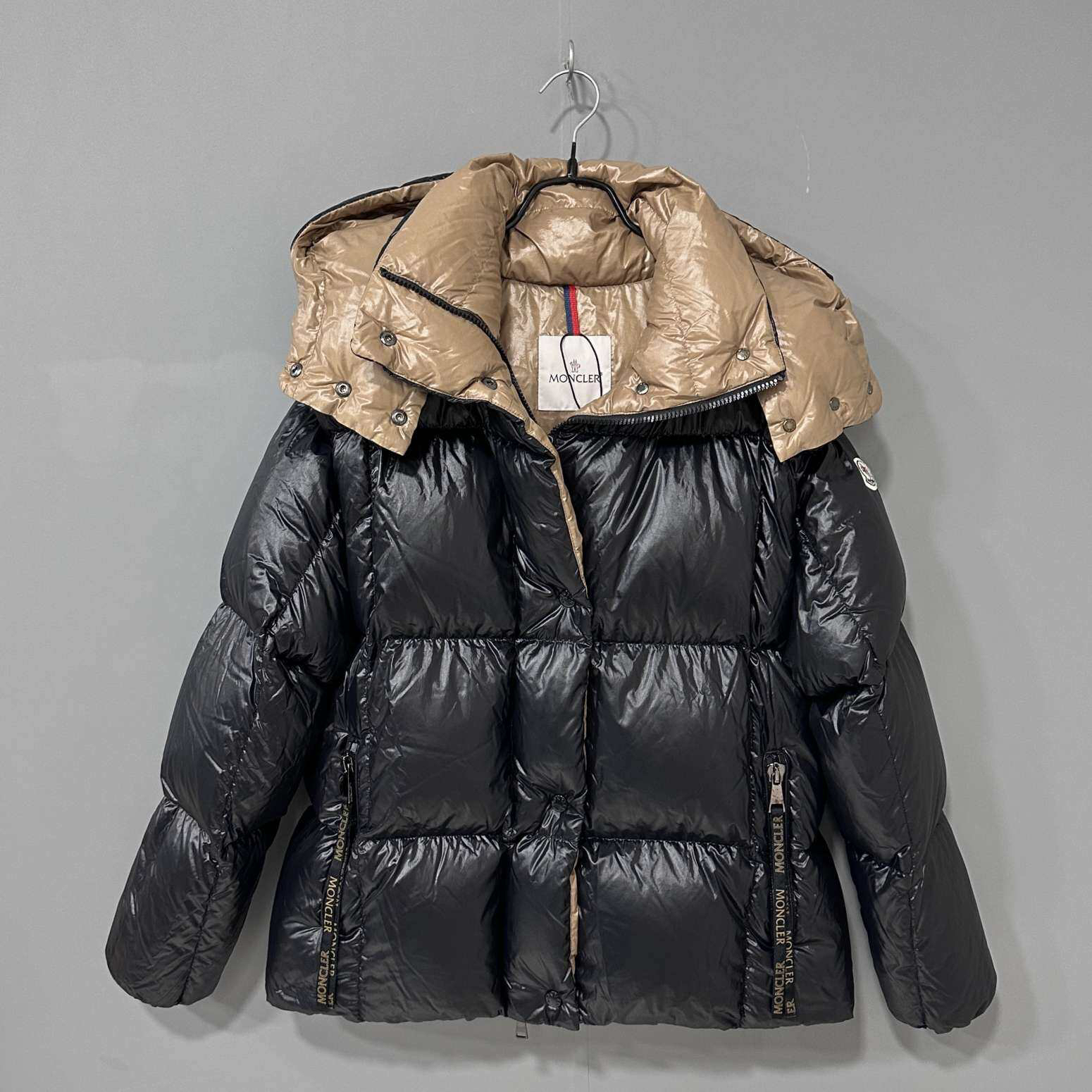 99新 MONCLER Parana经典黑色连帽羽绒服/99新/1码/73441