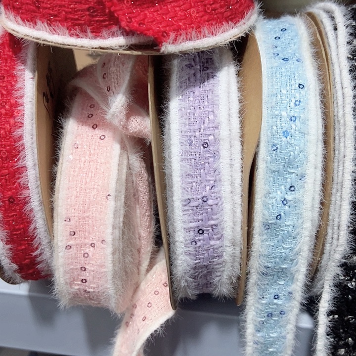 2.5的毛边亮片小香风粉色蓝色各10码