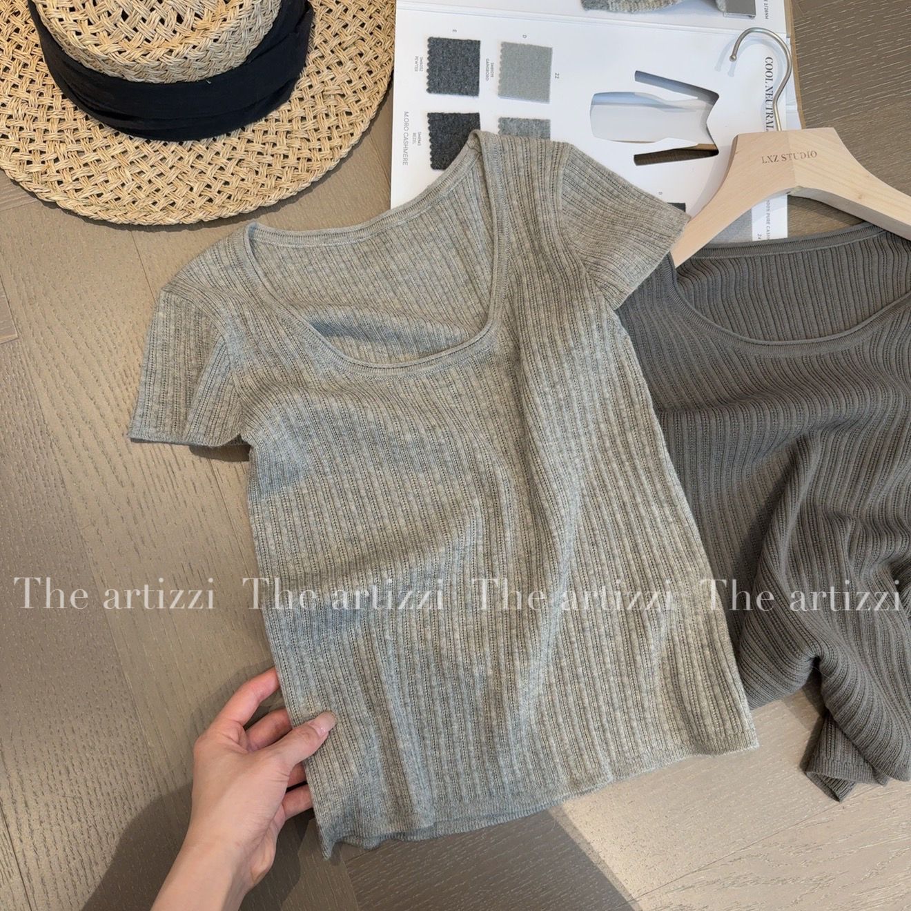 The Artizzi《夏蓝汐雨》圆领显瘦针织短袖