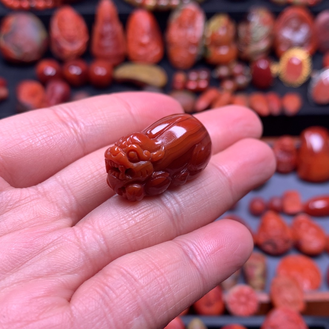 南红玛瑙吊坠未镶嵌