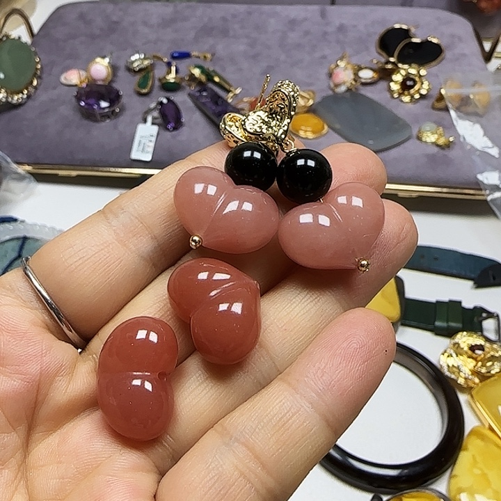 石英质玉未镶嵌耳饰