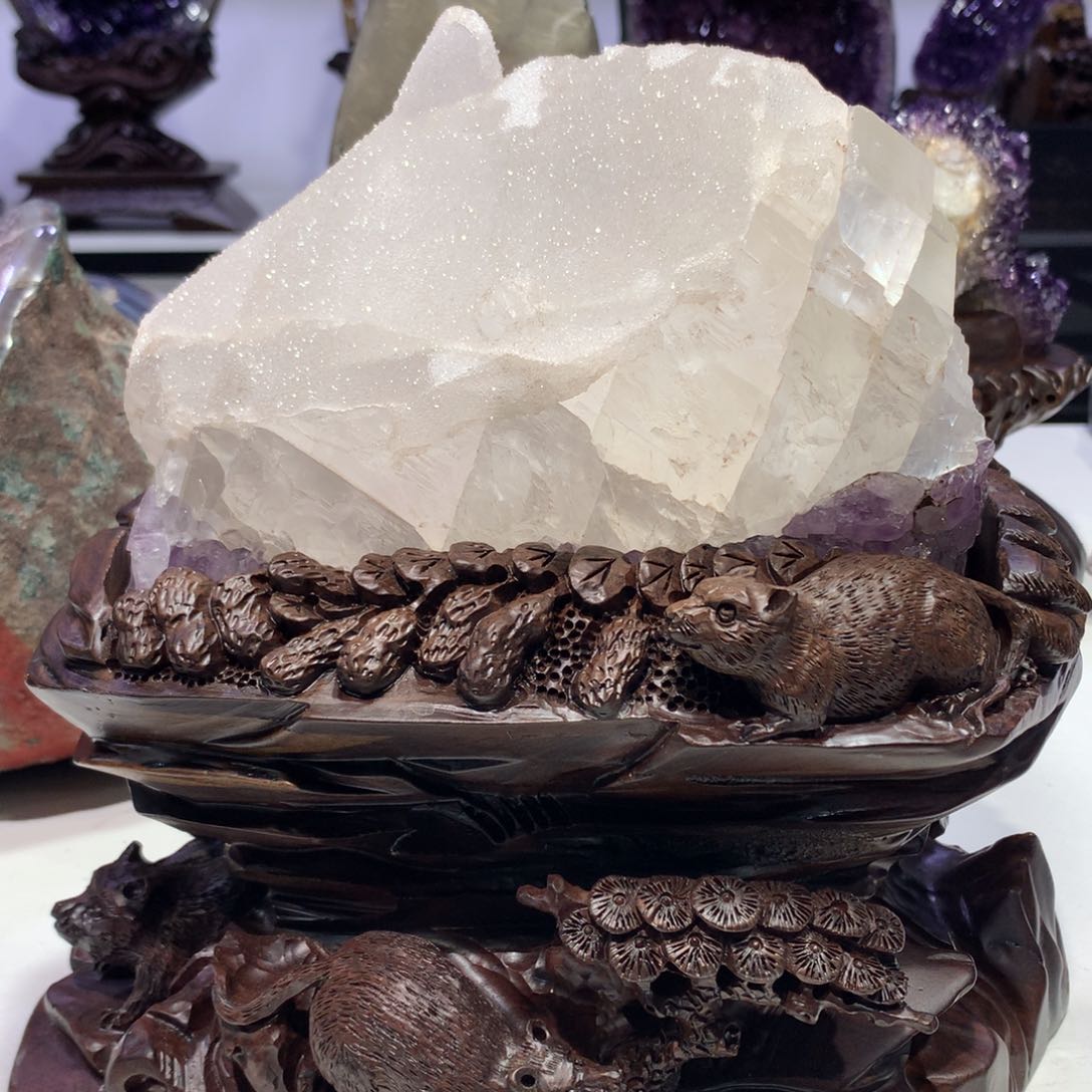 水晶摆件未镶嵌洛***?紫晶