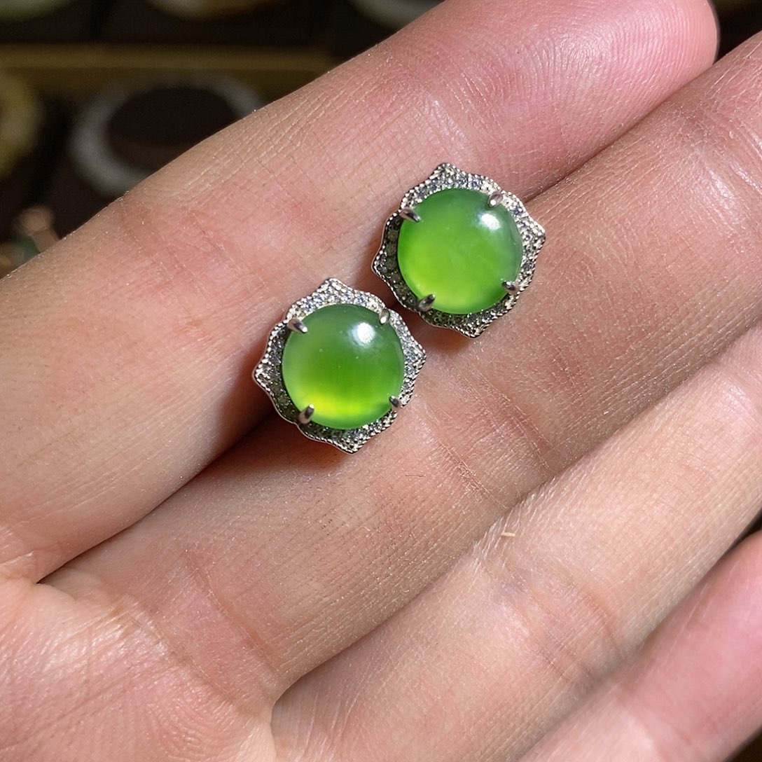 【闪购商品】银S925镶嵌和田玉（碧玉）耳钉
