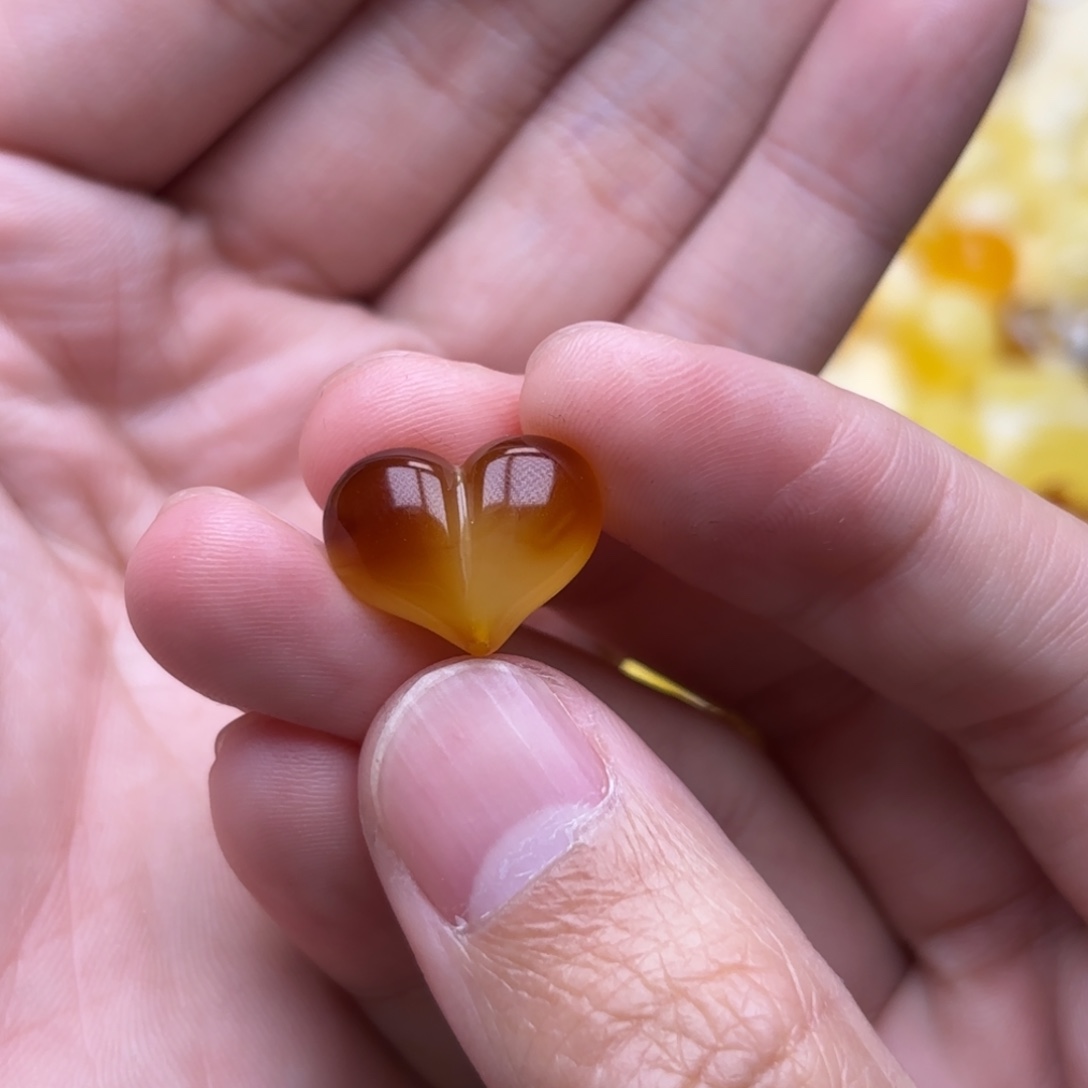 琥珀未镶嵌裸石10