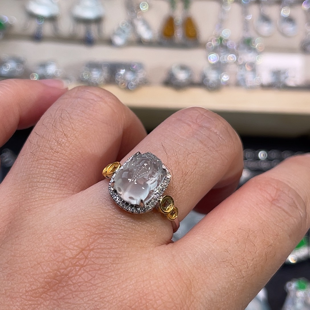 翡翠18K金镶嵌戒指貔貅