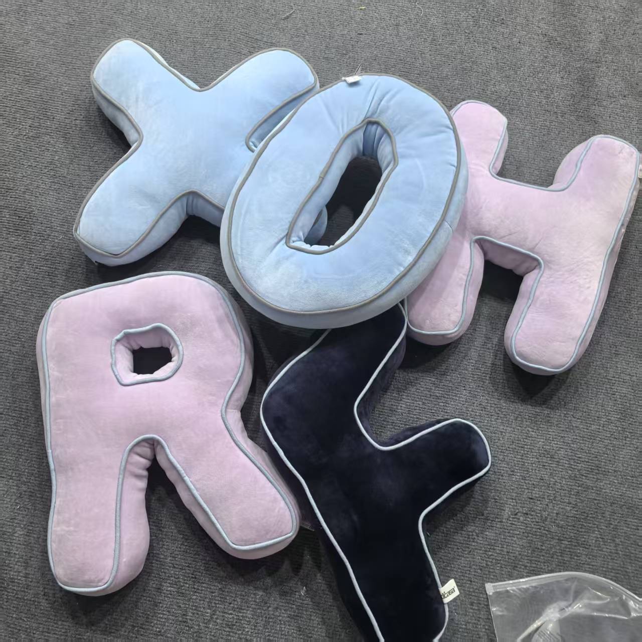 字母抱枕   多款不挑    发1