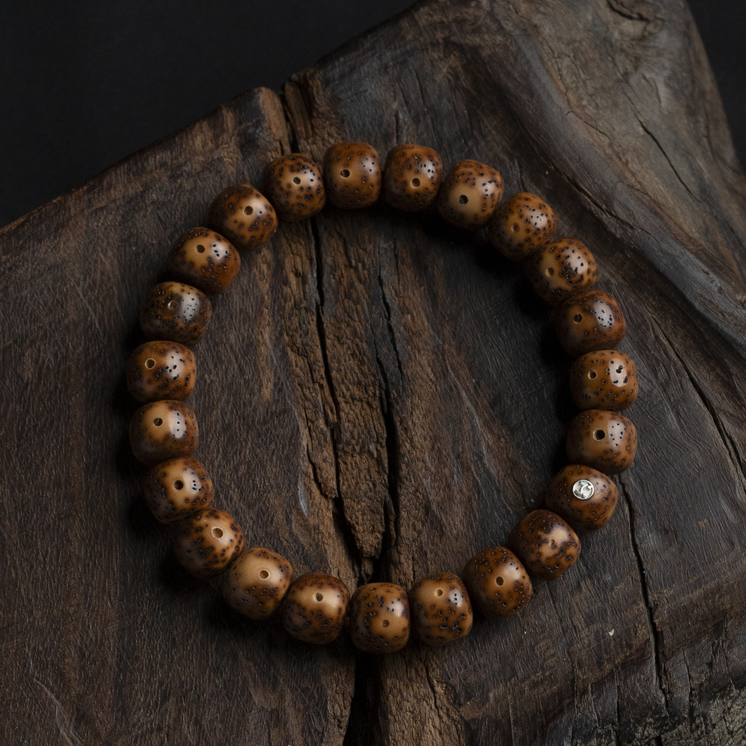 酸儿文玩·精工级浅珀金星月桶珠10*9手串