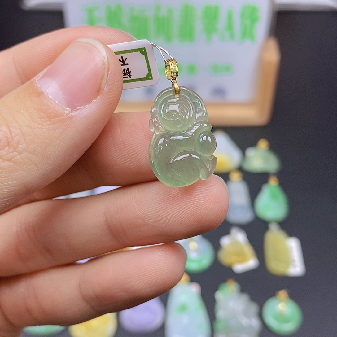 翡翠颈饰18K金镶嵌翡翠