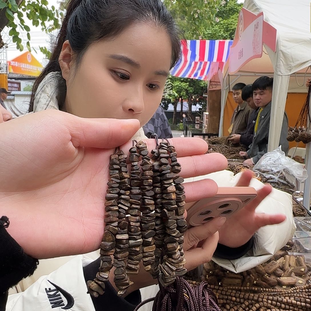 沉香吊坠沉香吊坠多样性发一