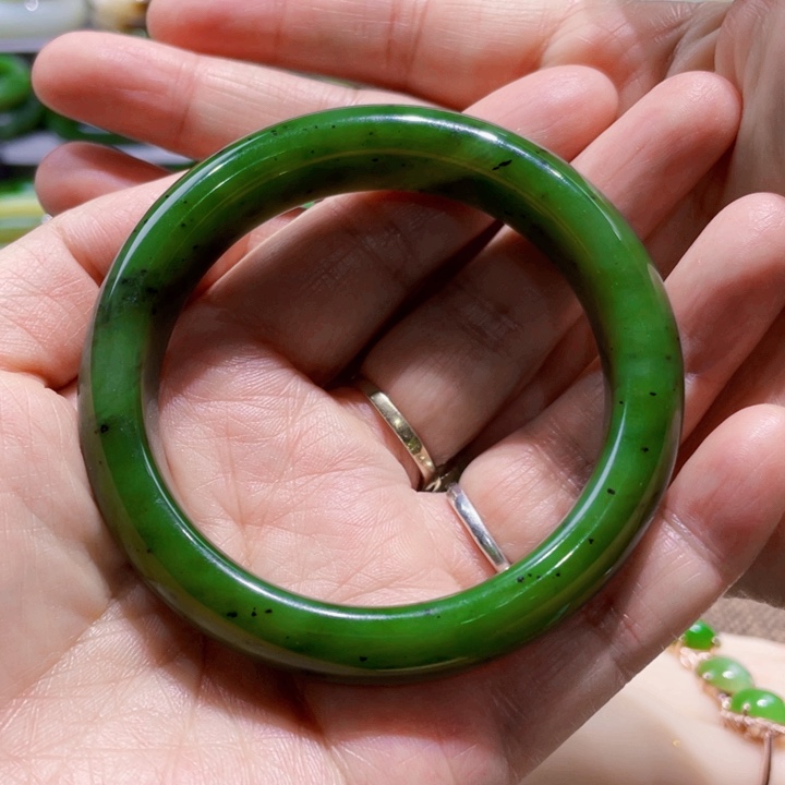 1***8和田玉未镶嵌手镯