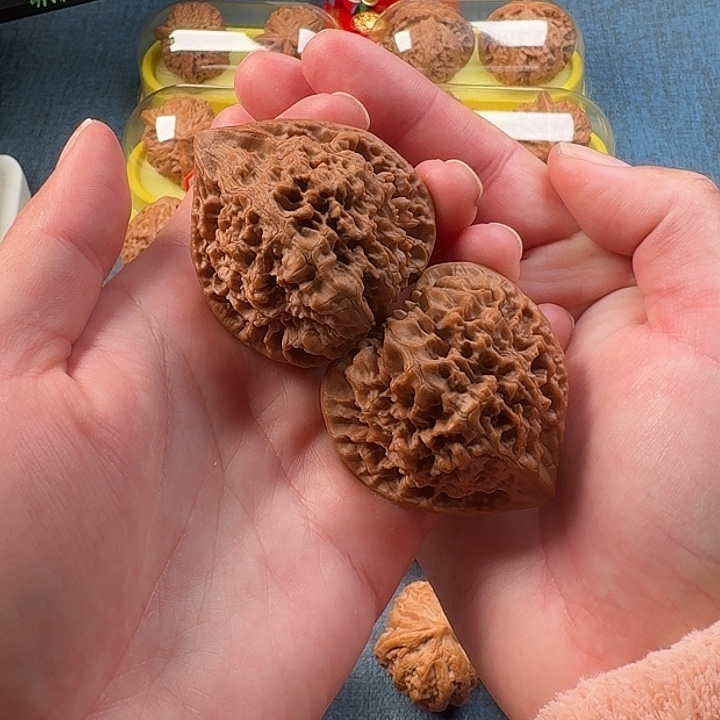 文玩核桃把件麒麟纹官帽48