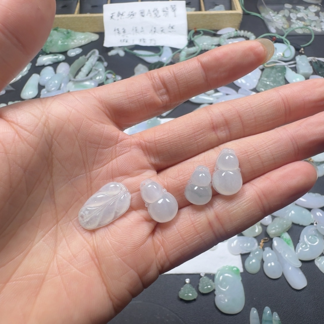 朱***迪翡翠未镶嵌吊坠(赠链)葫芦叶子吊坠