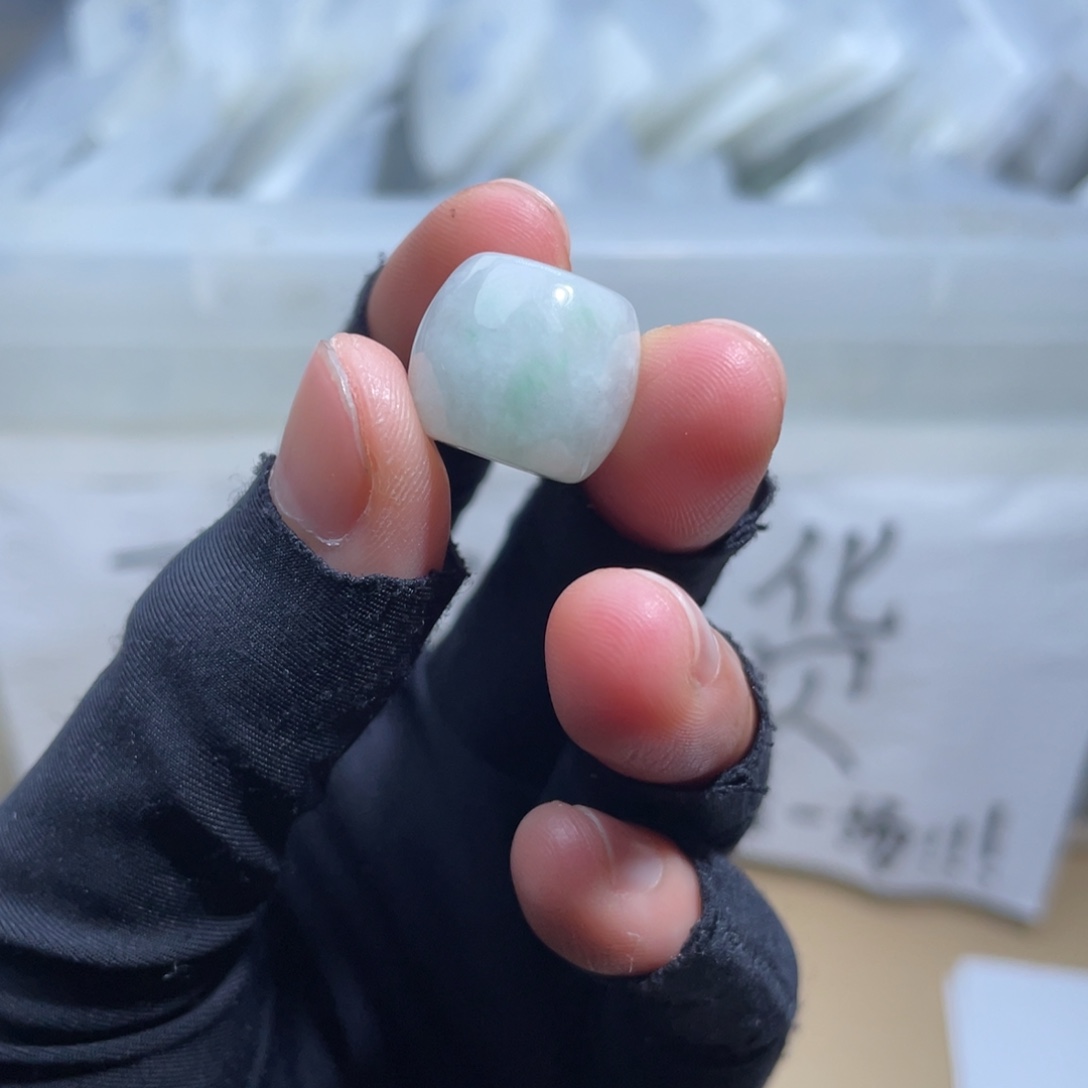 普***航翡翠散珠清货不退换