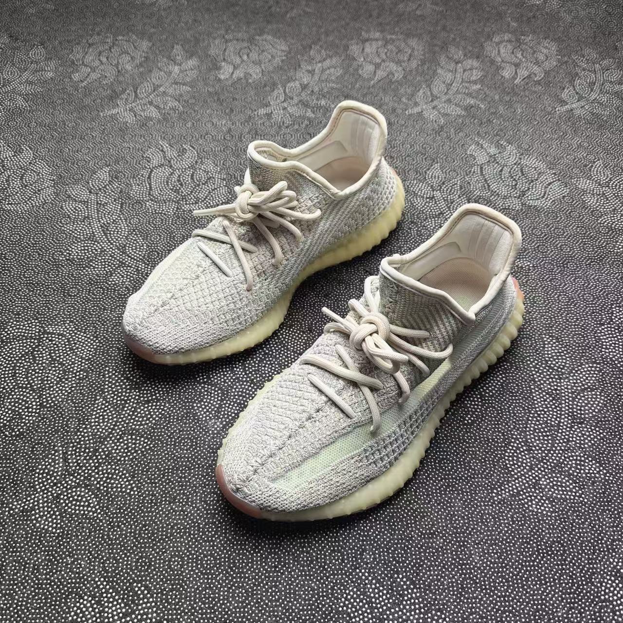 41码休闲鞋 偏小一码 40脚能穿！ adidas Yeezy350拼接 98新原盒