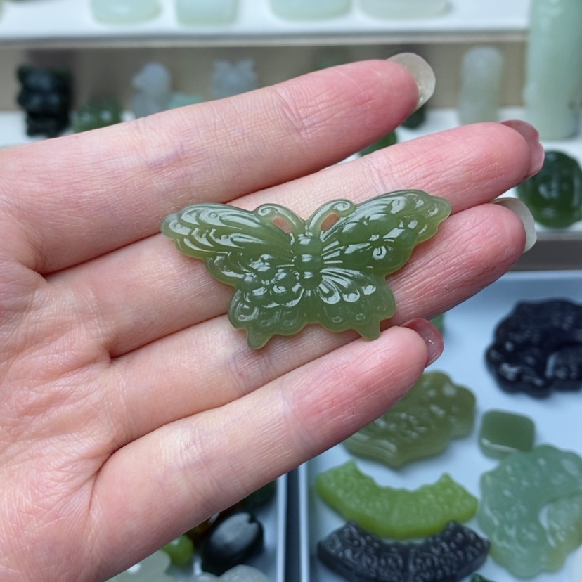 【闪购商品】颈饰未镶嵌和田玉幸**猪