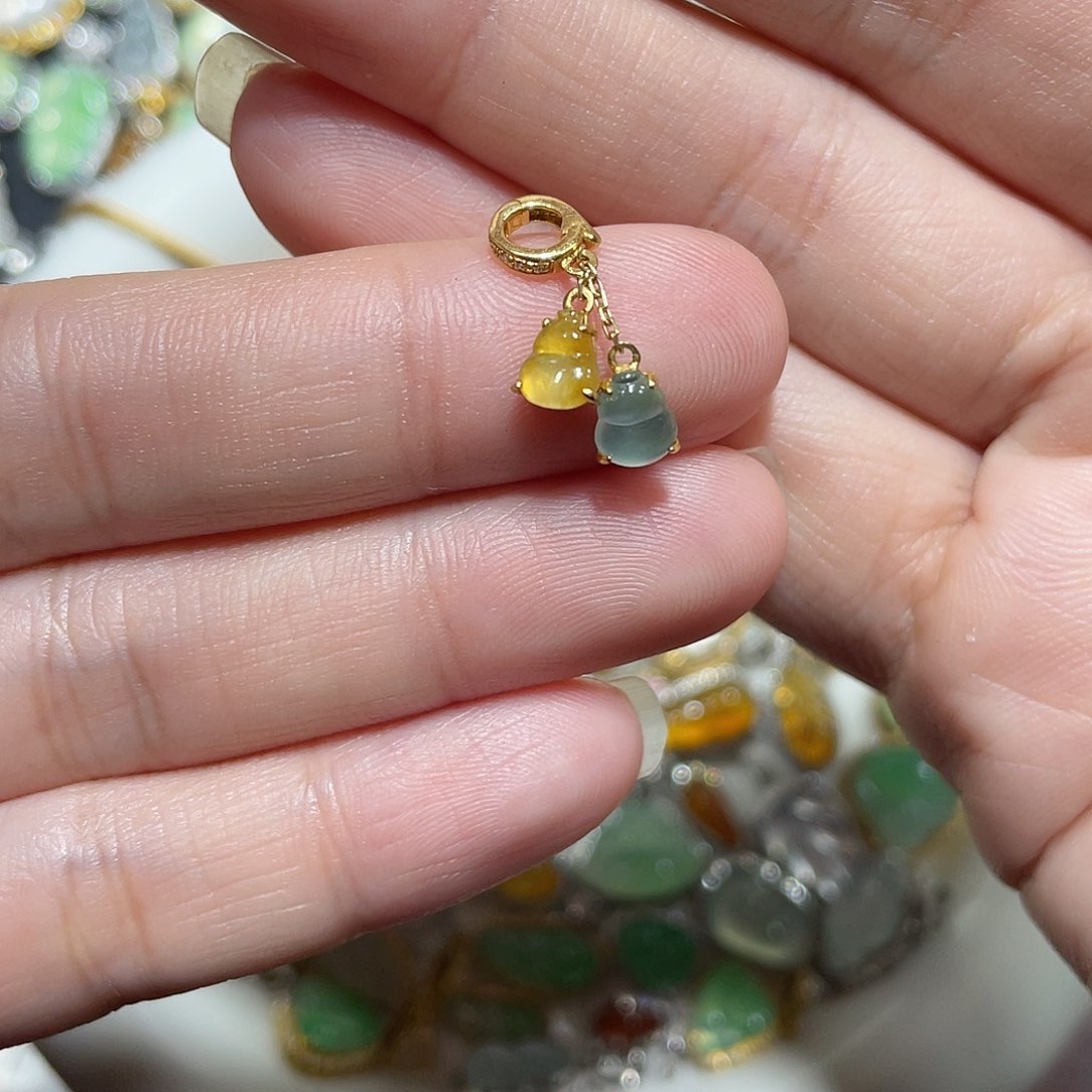 翡翠颈饰18K金镶嵌天然翡翠18kA货