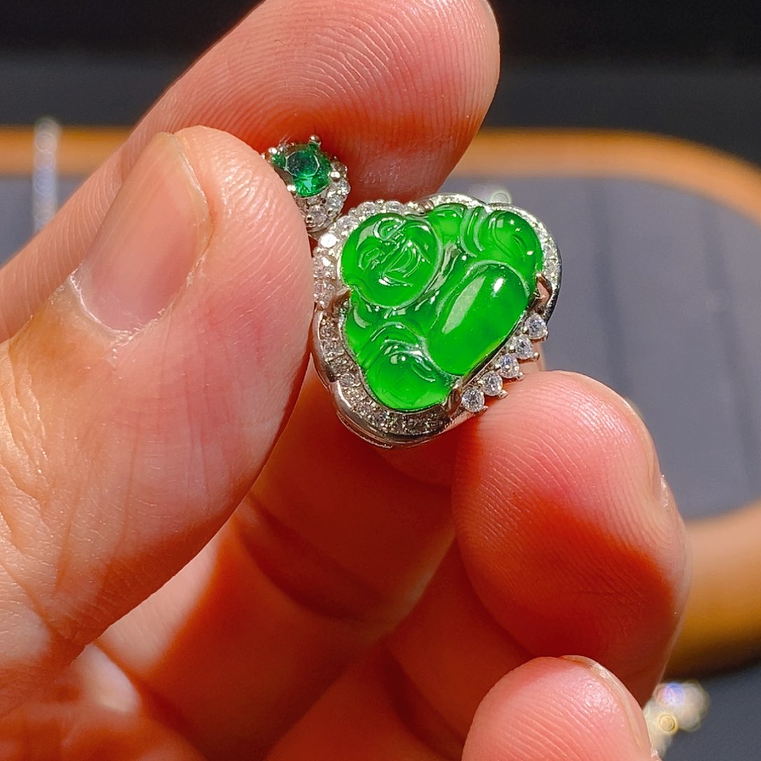 翡翠耳饰未镶嵌          