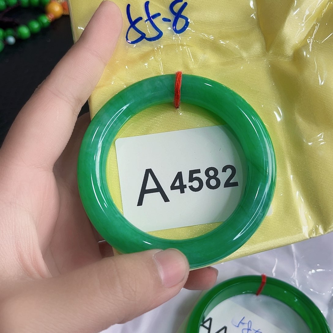 翡翠手镯未镶嵌大****）多样性