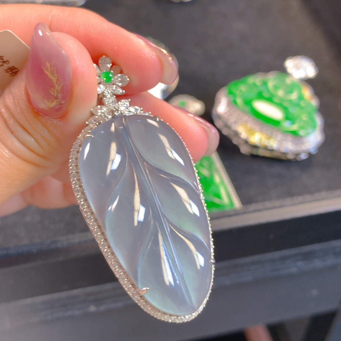 翡翠颈饰18K金镶嵌翡翠