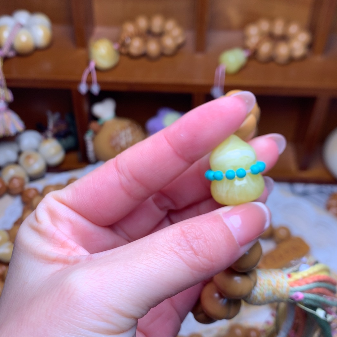 ಡ***ಡ吊坠猴头核桃葫芦松跑环