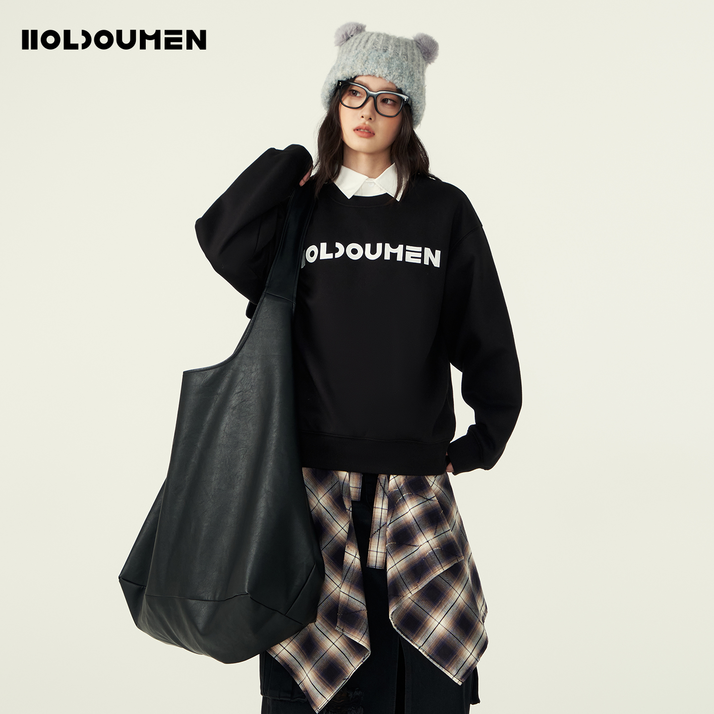 Holdoumen25秋季日常系列圆领基础LOGO贴布绣卫衣
