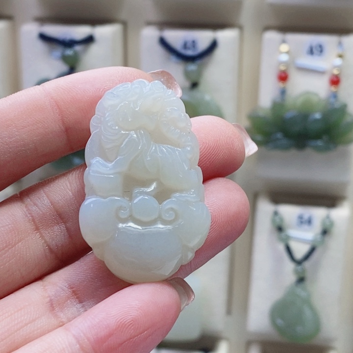 ঞ***࿐和田玉未镶嵌颈饰