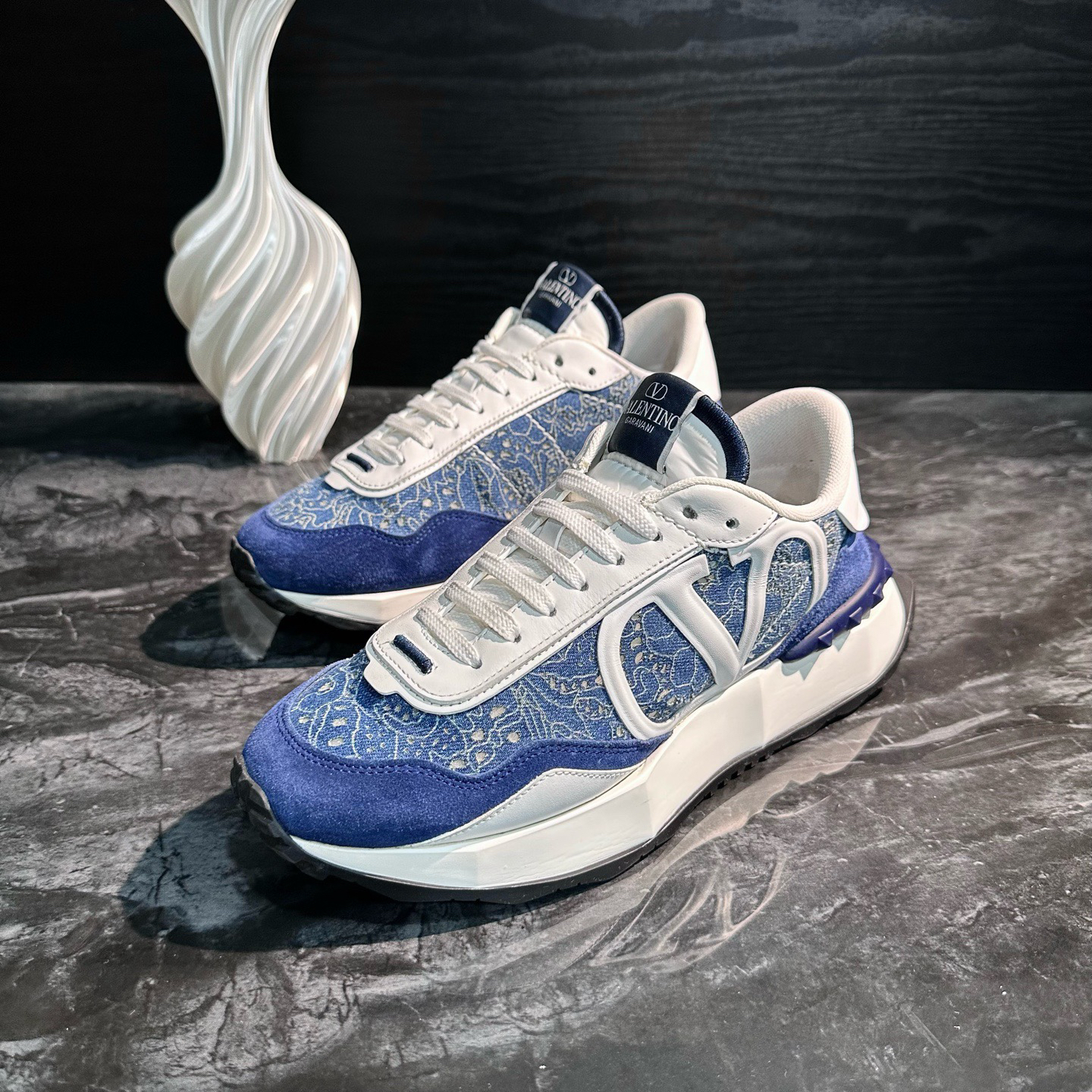 95新 Valentino/华伦天奴 2248/37.5码/新款白蓝运动鞋