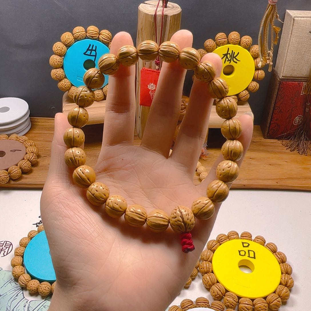 陆*陆桃核手串，桃核手串