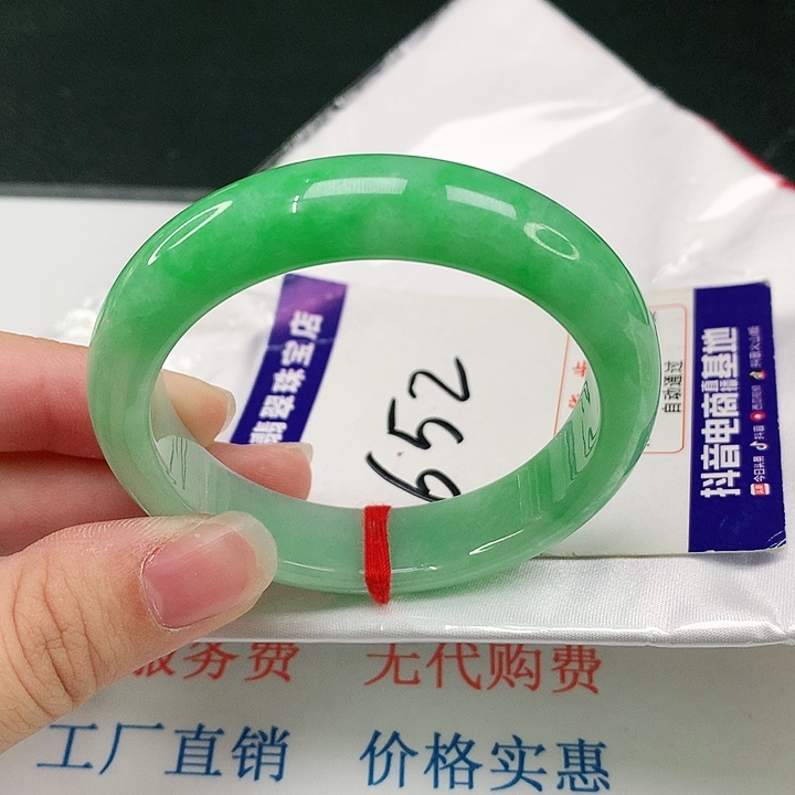 翡翠手镯未镶嵌翡翠