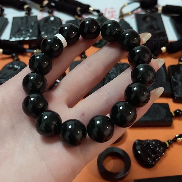 翡翠颈饰未镶嵌鼎****永