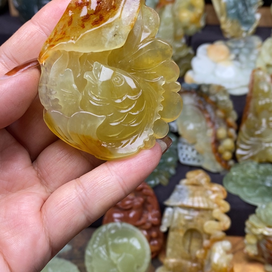 蛇纹石玉颈饰未镶嵌