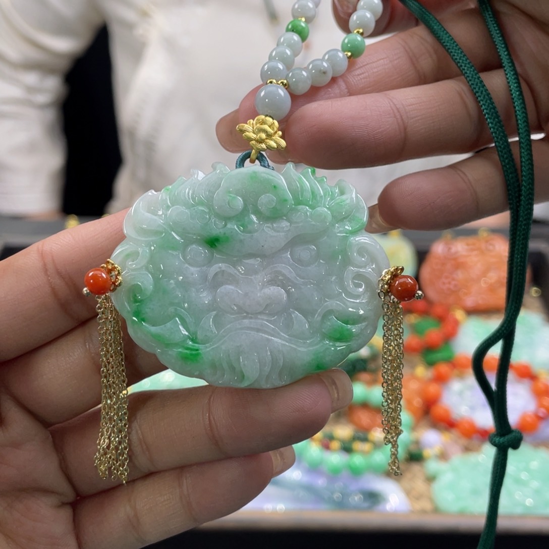 翡翠颈饰未镶嵌代编织