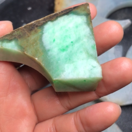 翡翠未镶嵌颈饰裸石