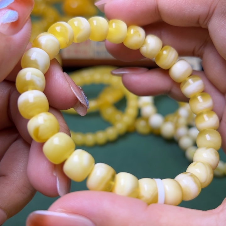 蜜蜡未镶嵌珠宝奇石