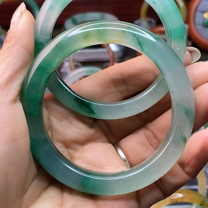 石英质玉手镯未镶嵌盛****姐