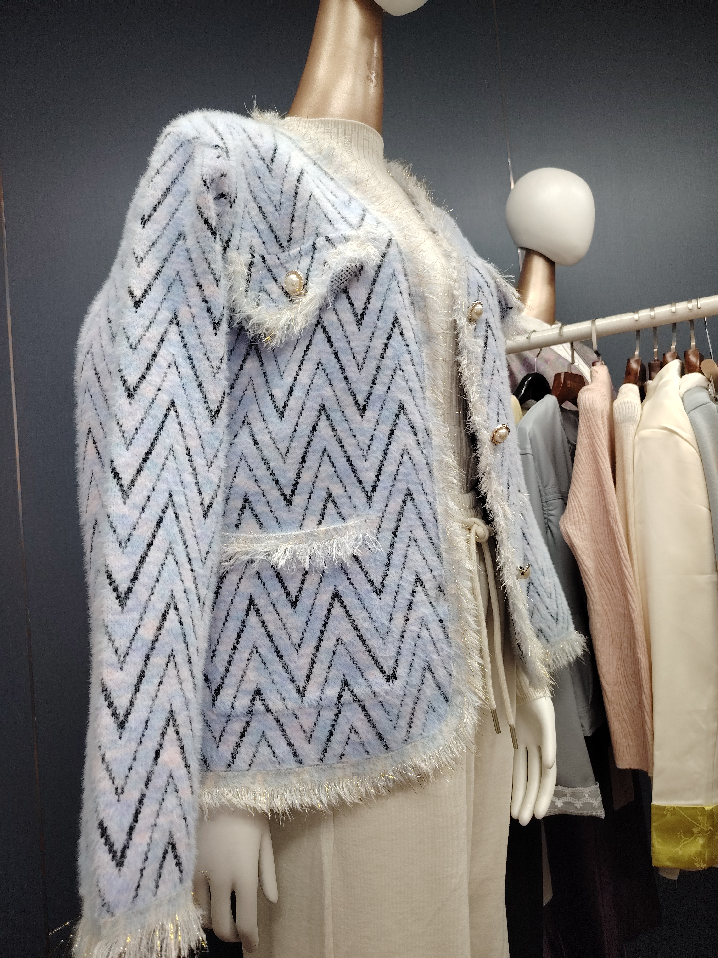 可爱风纯色短款树脂固色毛针织衫轻奢针织衫上衣时尚女装