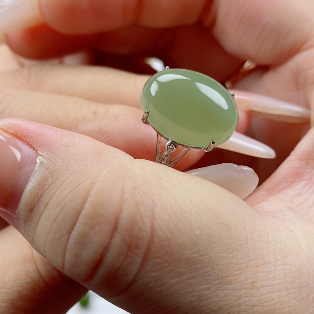 未镶嵌戒指和田玉