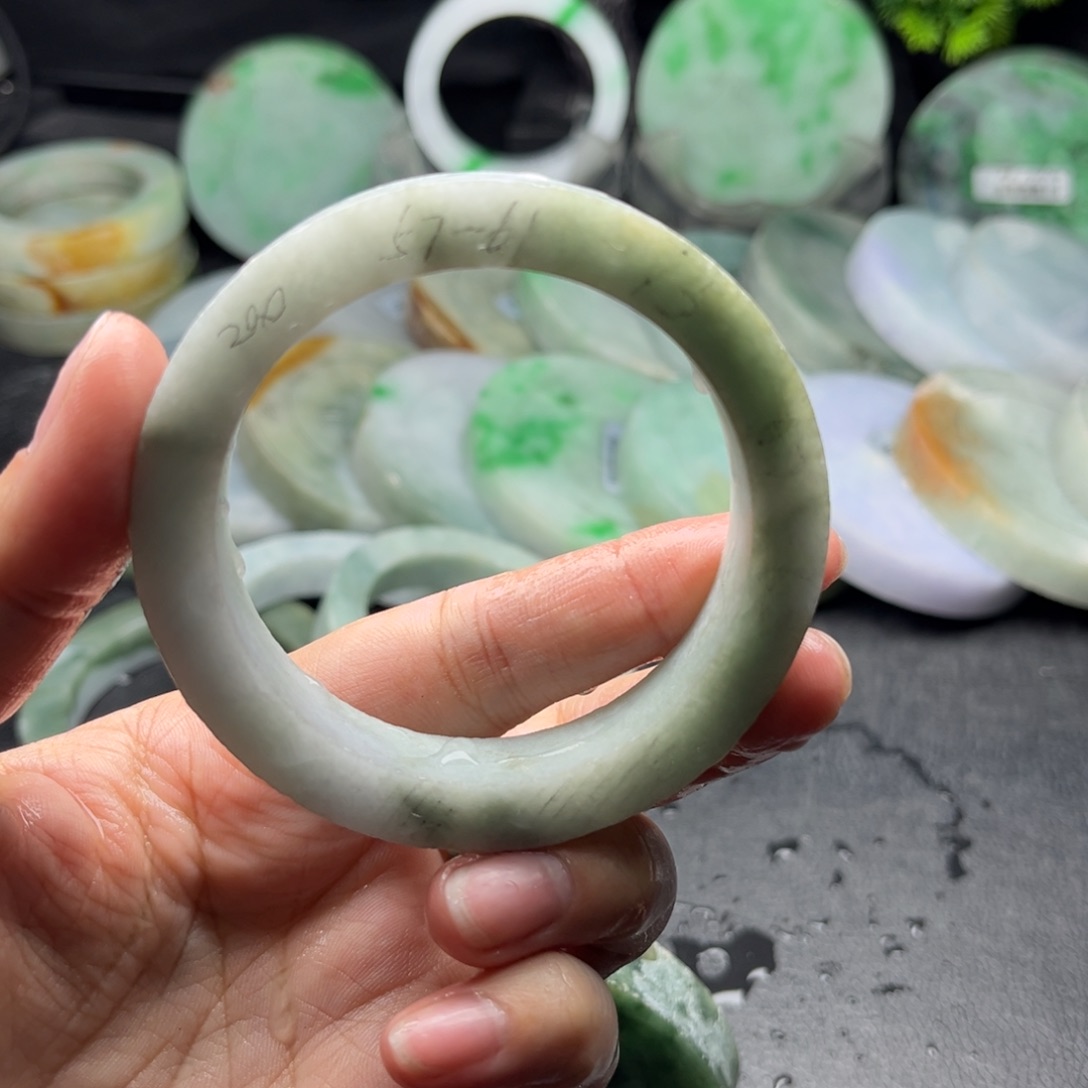 未镶嵌翡翠手镯定制翡翠