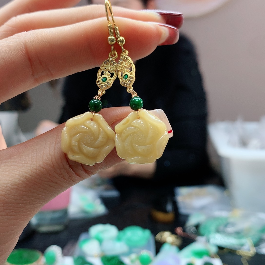 【闪购商品】翡翠耳饰未镶嵌，