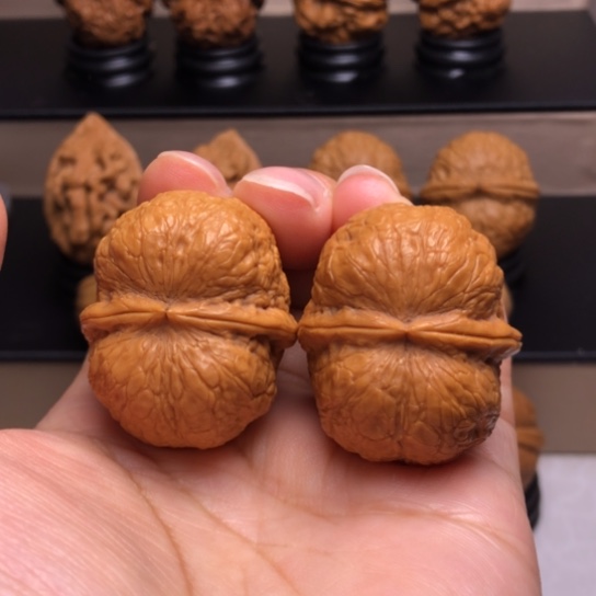 文玩核桃把件峭壁元宝7