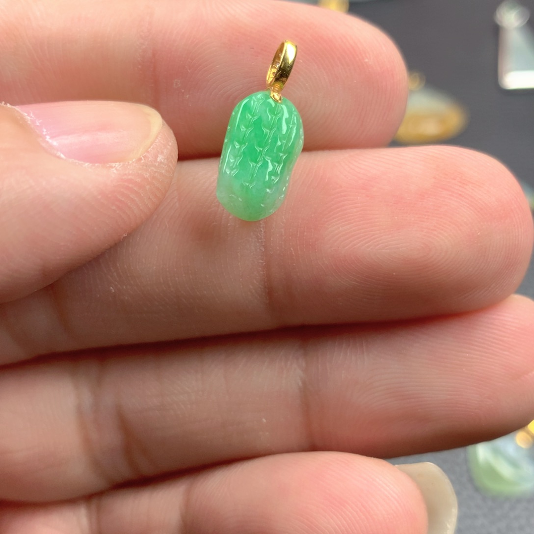 【闪购商品】颈饰18K金镶嵌翡翠翡翠