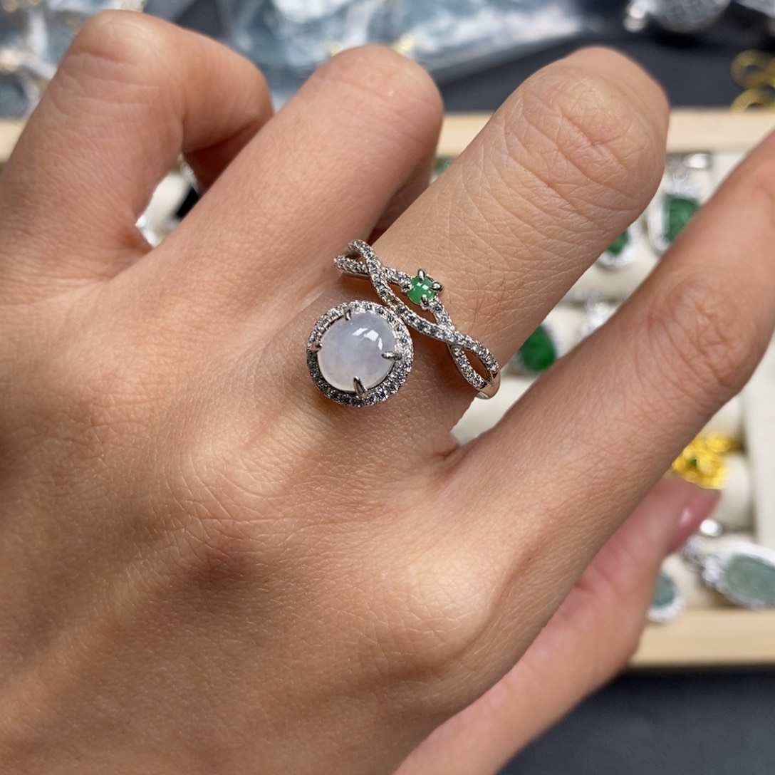 翡翠颈饰未镶嵌翡翠