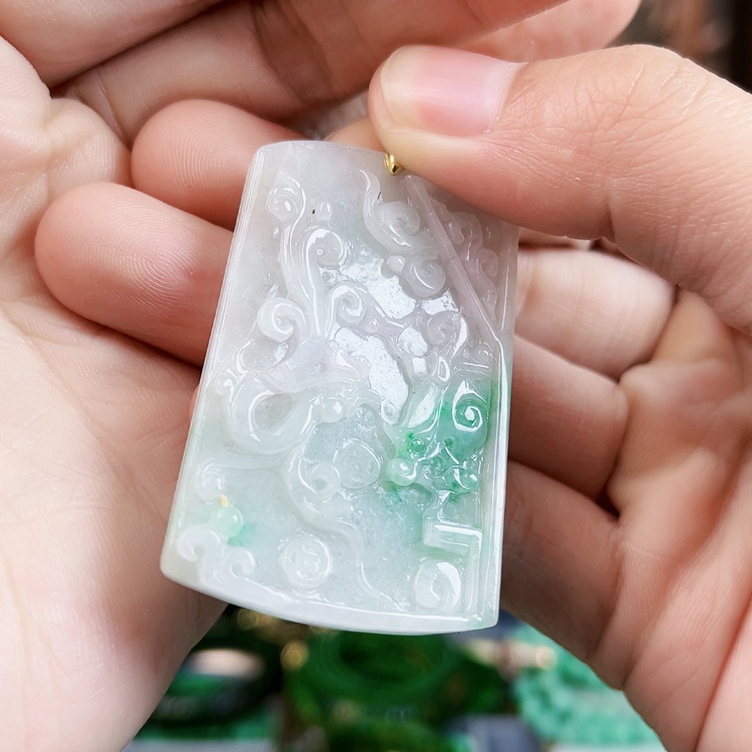 翡翠颈饰未镶嵌吊坠