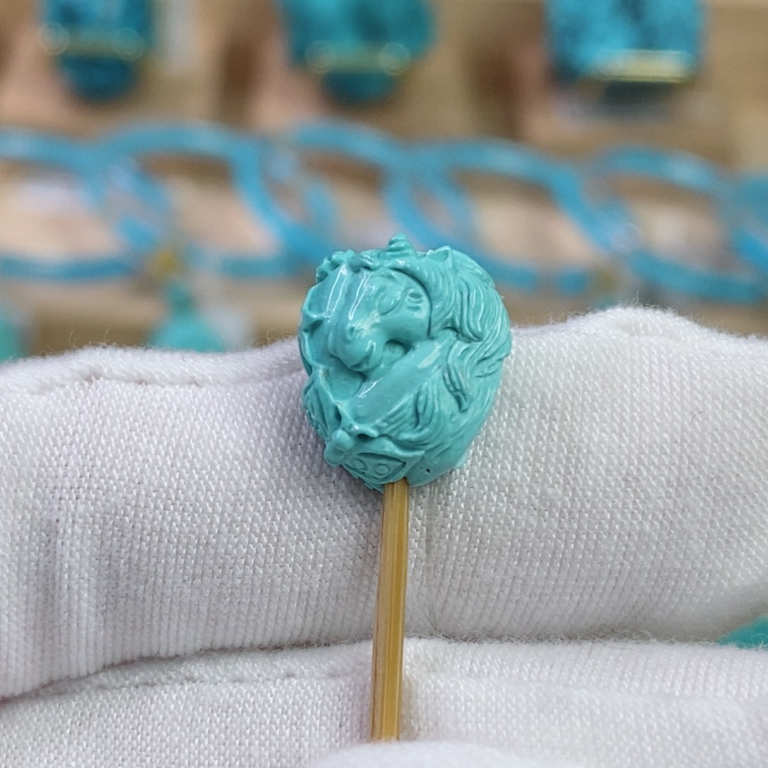 绿松石未镶嵌珠宝奇石