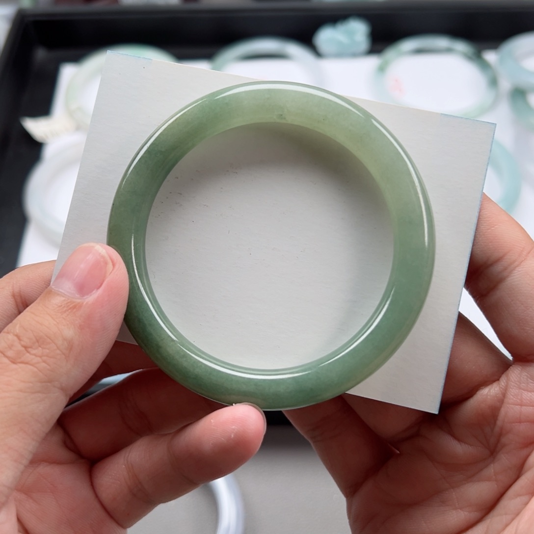 翡翠手镯未镶嵌54.6*8.6*8.8